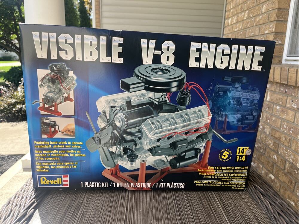 Revell Visible V-8 Engine 1/4 Scale With Moving Pistons And Crank Model Kit